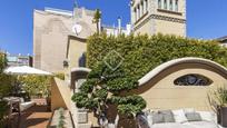 Exterior view of Attic for sale in  Barcelona Capital  with Air Conditioner, Private garden and Parquet flooring