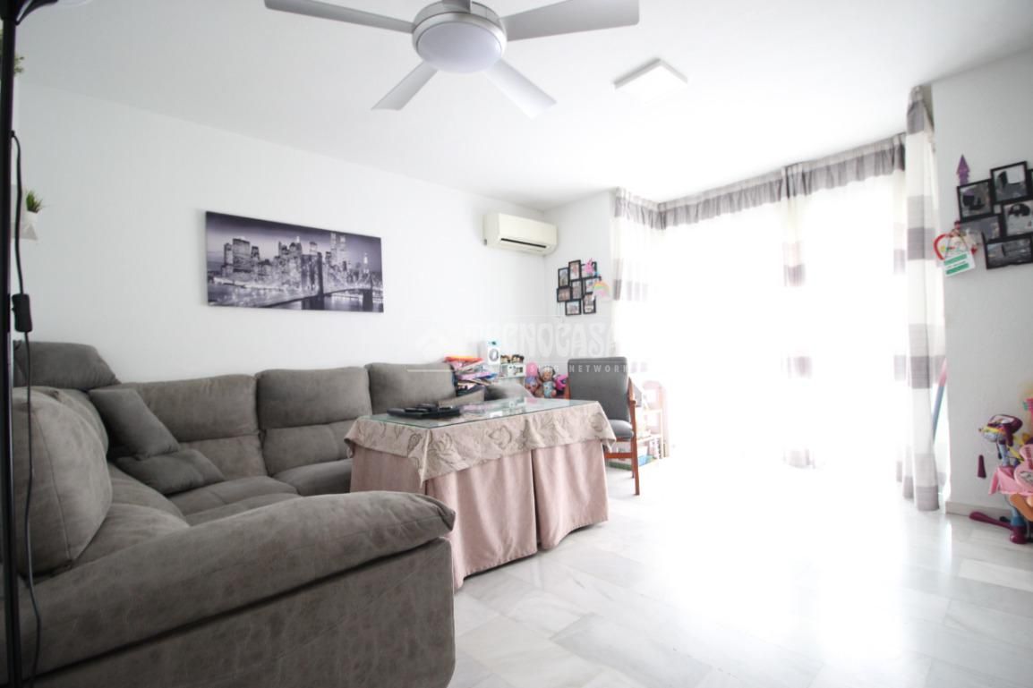 Sala d'estar de Pis en venda en Churriana de la Vega amb Traster