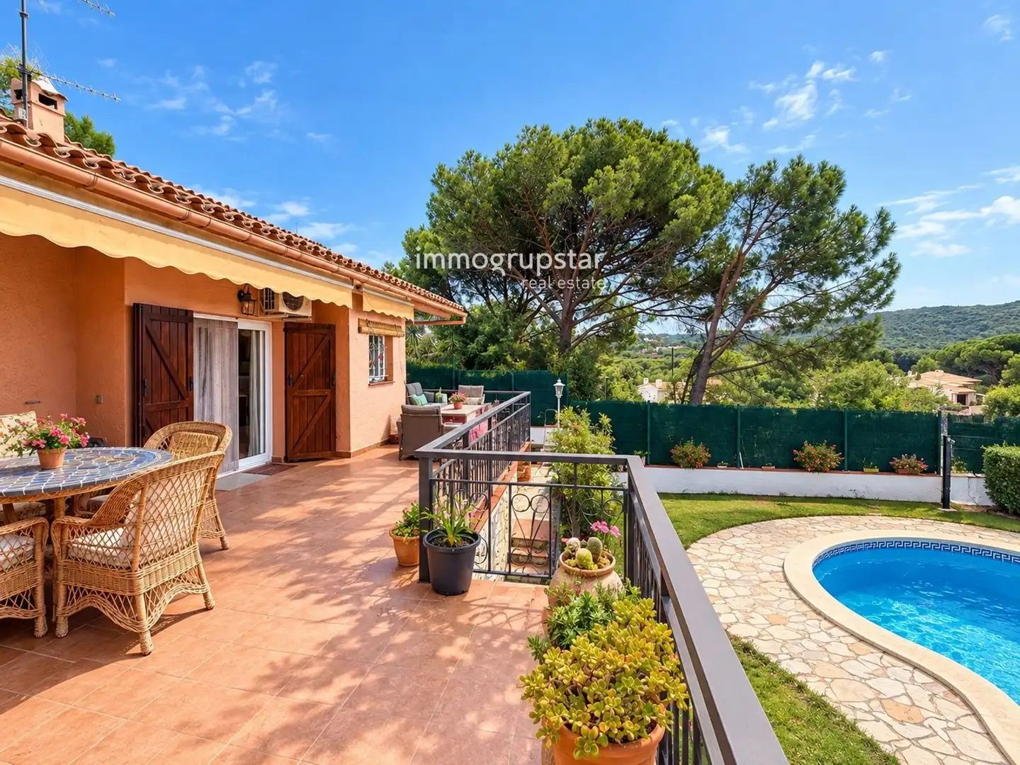 Villa con terrazza in vendita a Avenida Mas Ambros