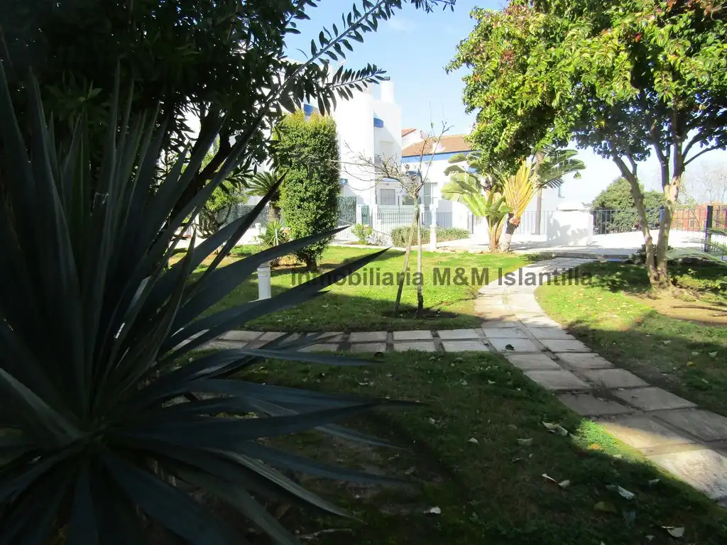 Vista exterior de Casa adosada en venta en Islantilla con Terraza, Trastero y Amueblado