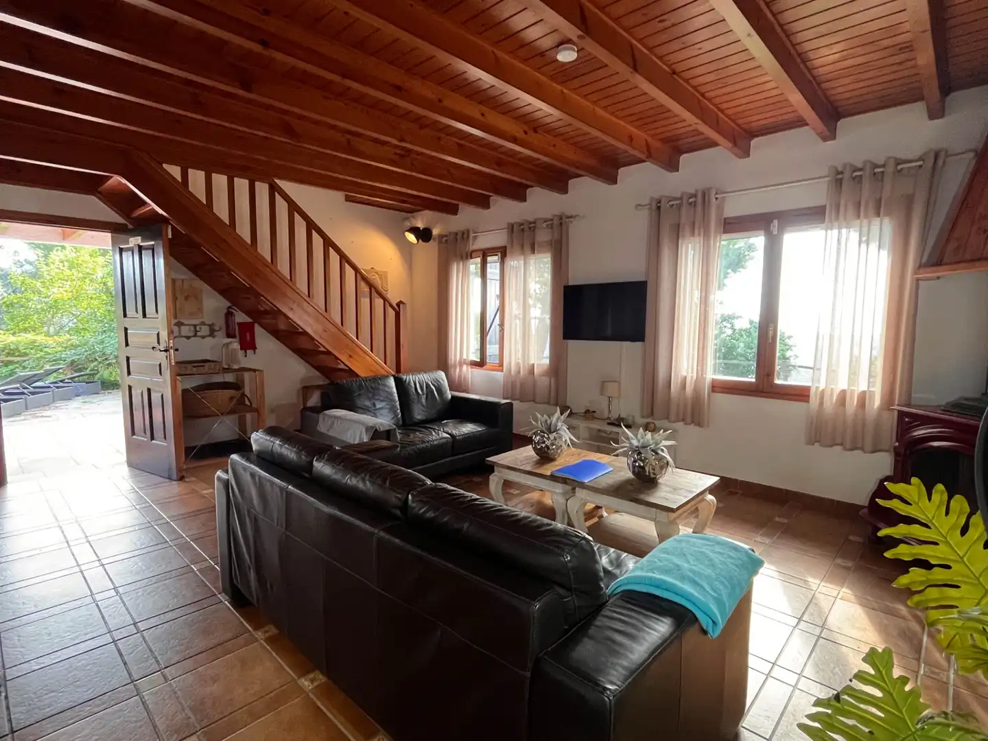 Sala de estar de Casa o chalet en venta en Sant Cebrià de Vallalta con Aire acondicionado, Calefacción y Jardín privado