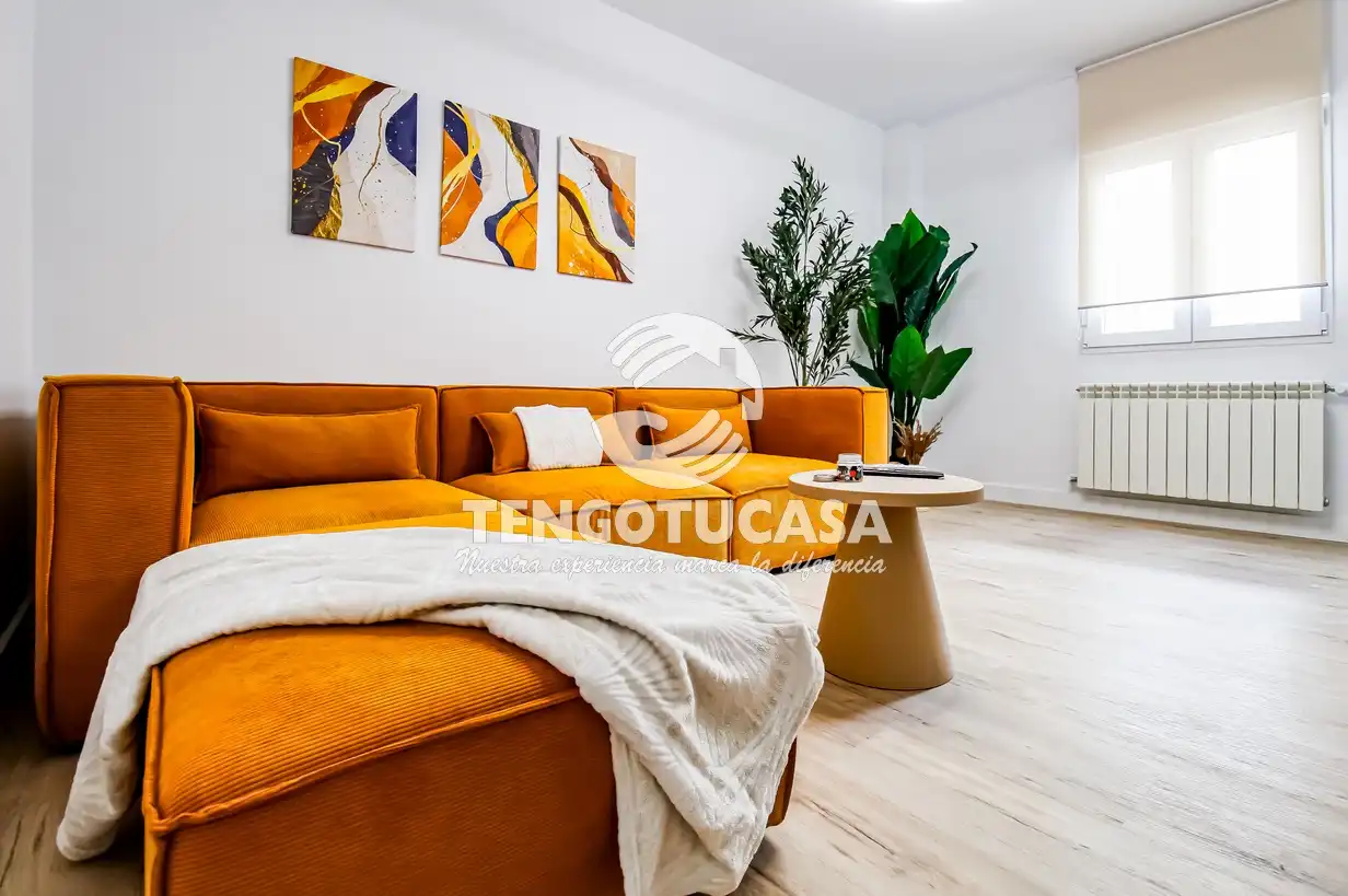 Living room of Flat for sale in Madrid  with Air Conditioner, Heating and Furnished