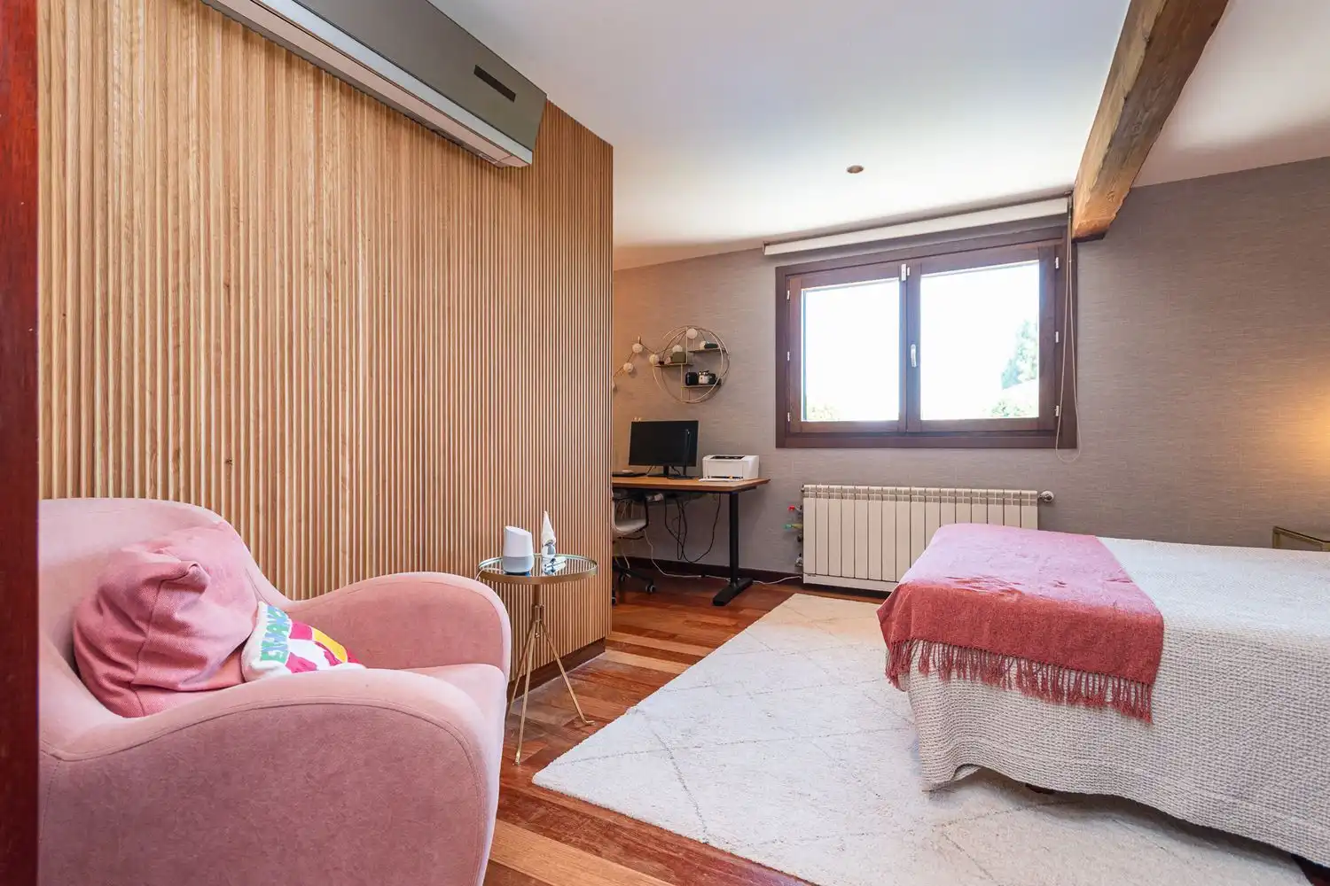 Schlafzimmer von Einfamilien-Reihenhaus zum Verkauf in Boadilla del Monte mit Klimaanlage, Heizung und Abstellraum