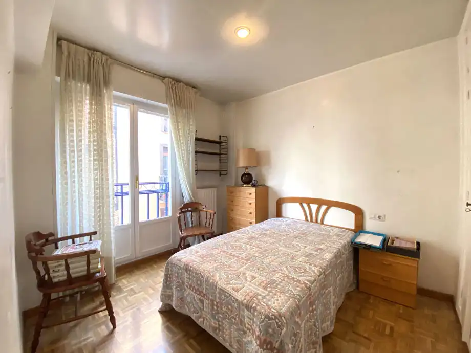 Dormitori de Pis en venda en Vitoria - Gasteiz amb Calefacció, Parquet i Traster