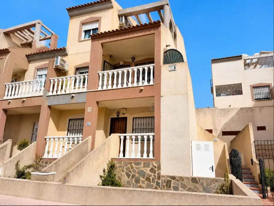 Duplex avec piscine à vendre à Orihuela Costa