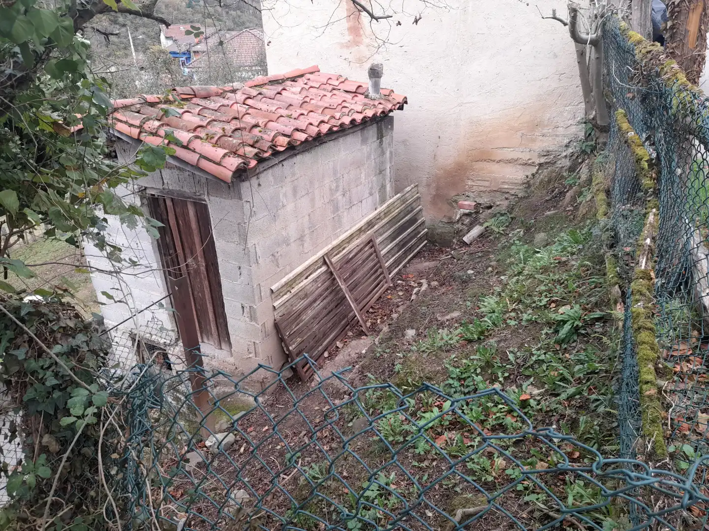 Einfamilien-Reihenhaus zum Verkauf in Laviana mit Abstellraum und Balkon