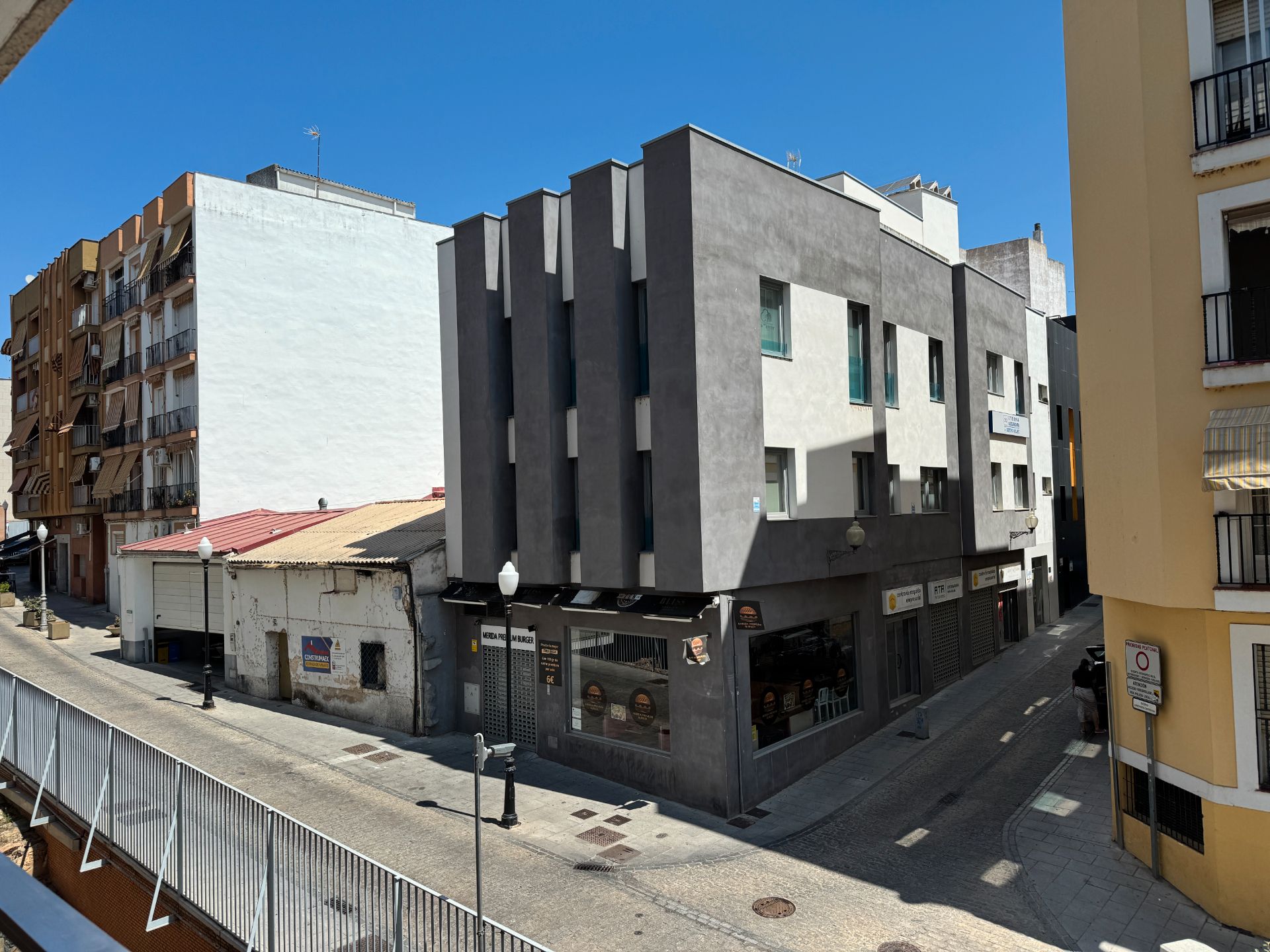 Vista exterior de Oficina de lloguer en Mérida amb Aire condicionat, Calefacció i Internet