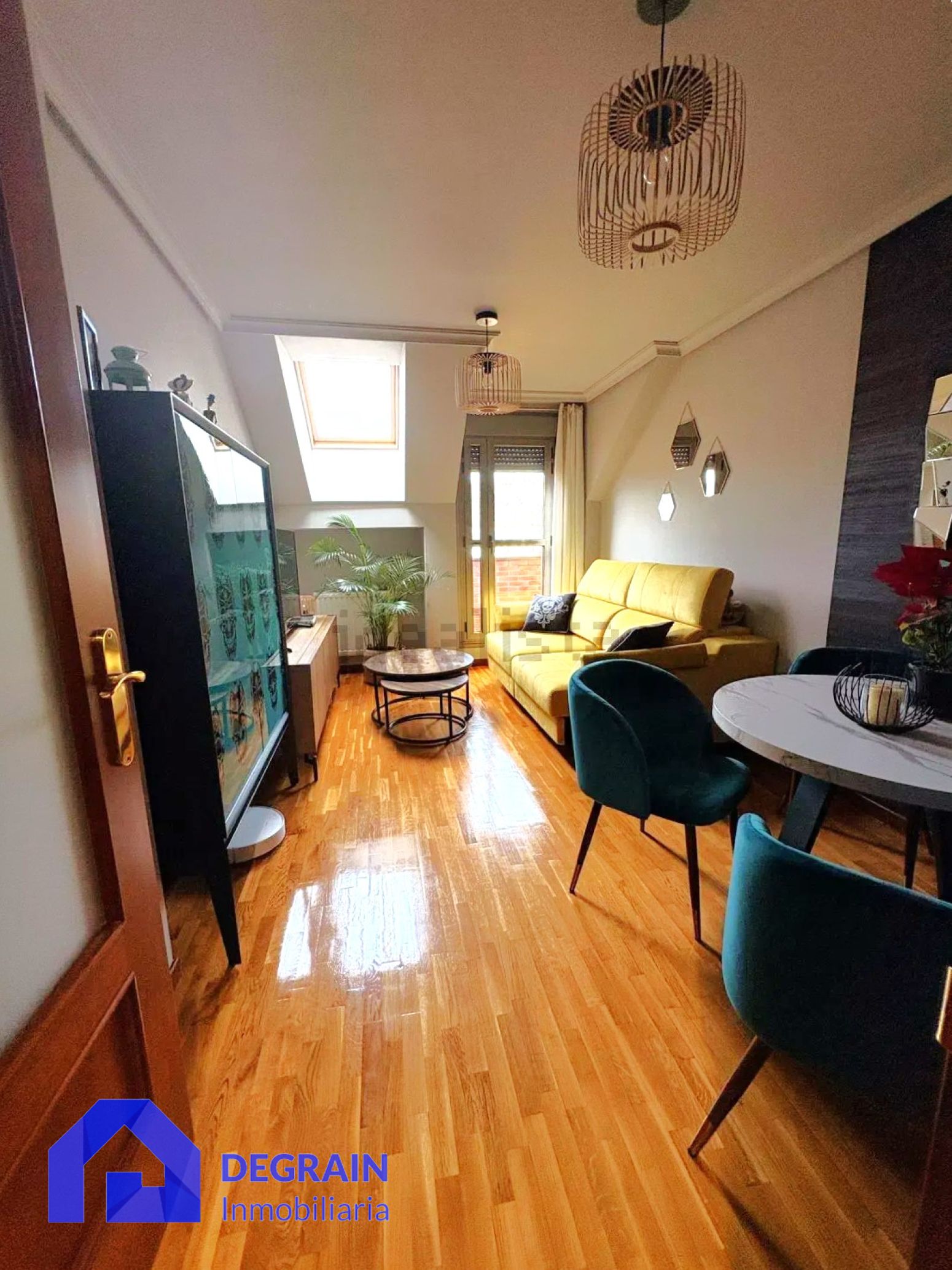 Sala d'estar de Pis en venda en Langreo amb Calefacció, Traster i Balcó