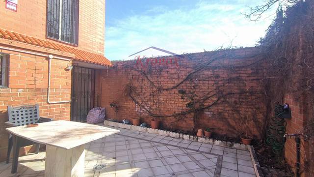 Casa adosada en Venta en Ambroz