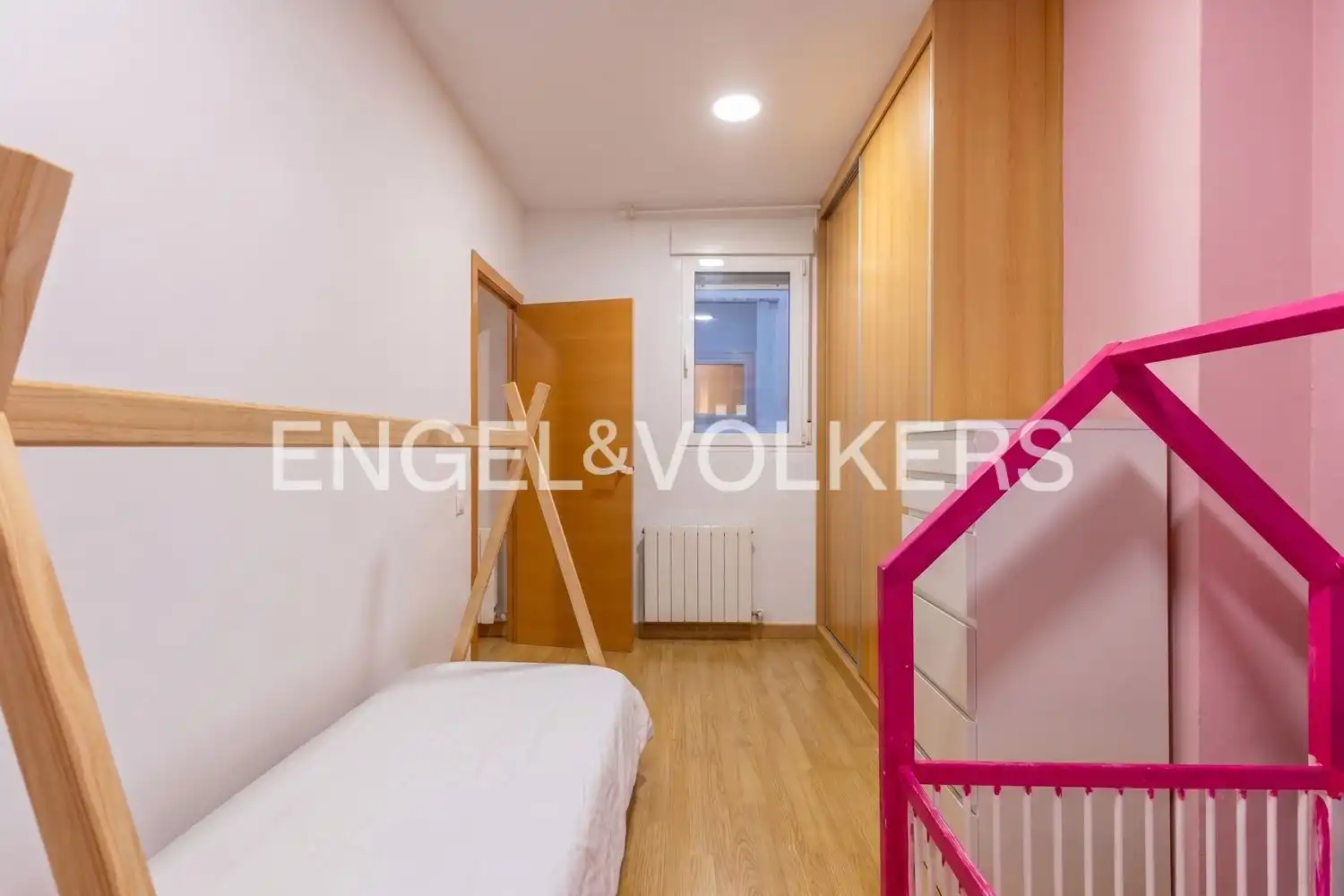 Flat for sale in Valencia  with Air Conditioner, Heating and Parquet flooring