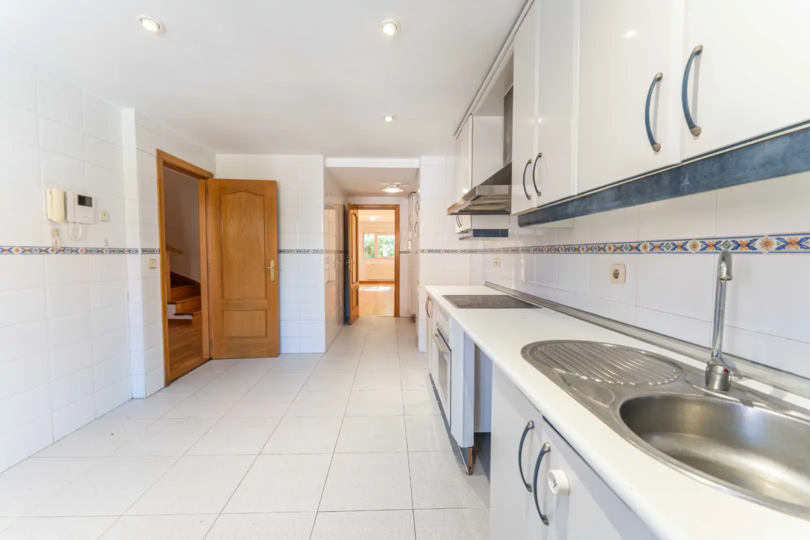 Cocina de Casa adosada en venta en Las Rozas de Madrid con Calefacción, Jardín privado y Parquet