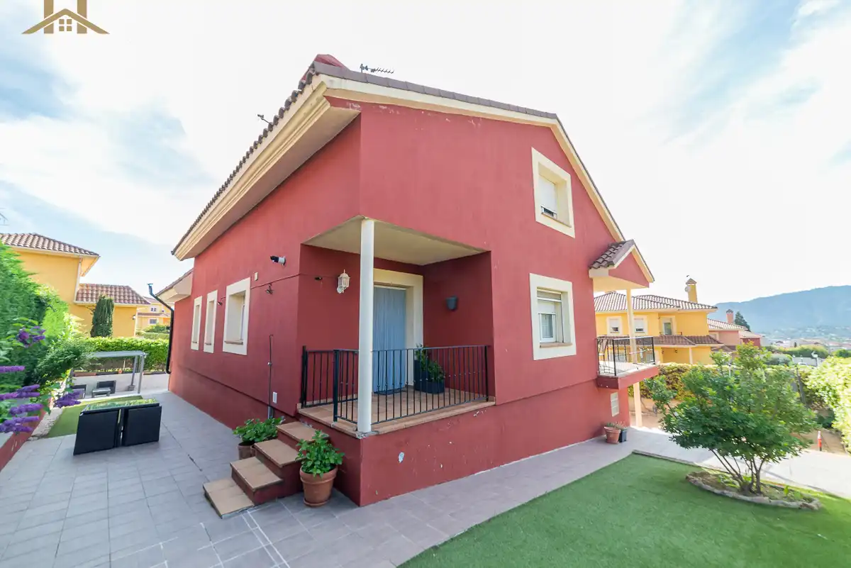 Außenansicht von Haus oder Chalet zum Verkauf in Robledo de Chavela mit Heizung, Privatgarten und Terrasse