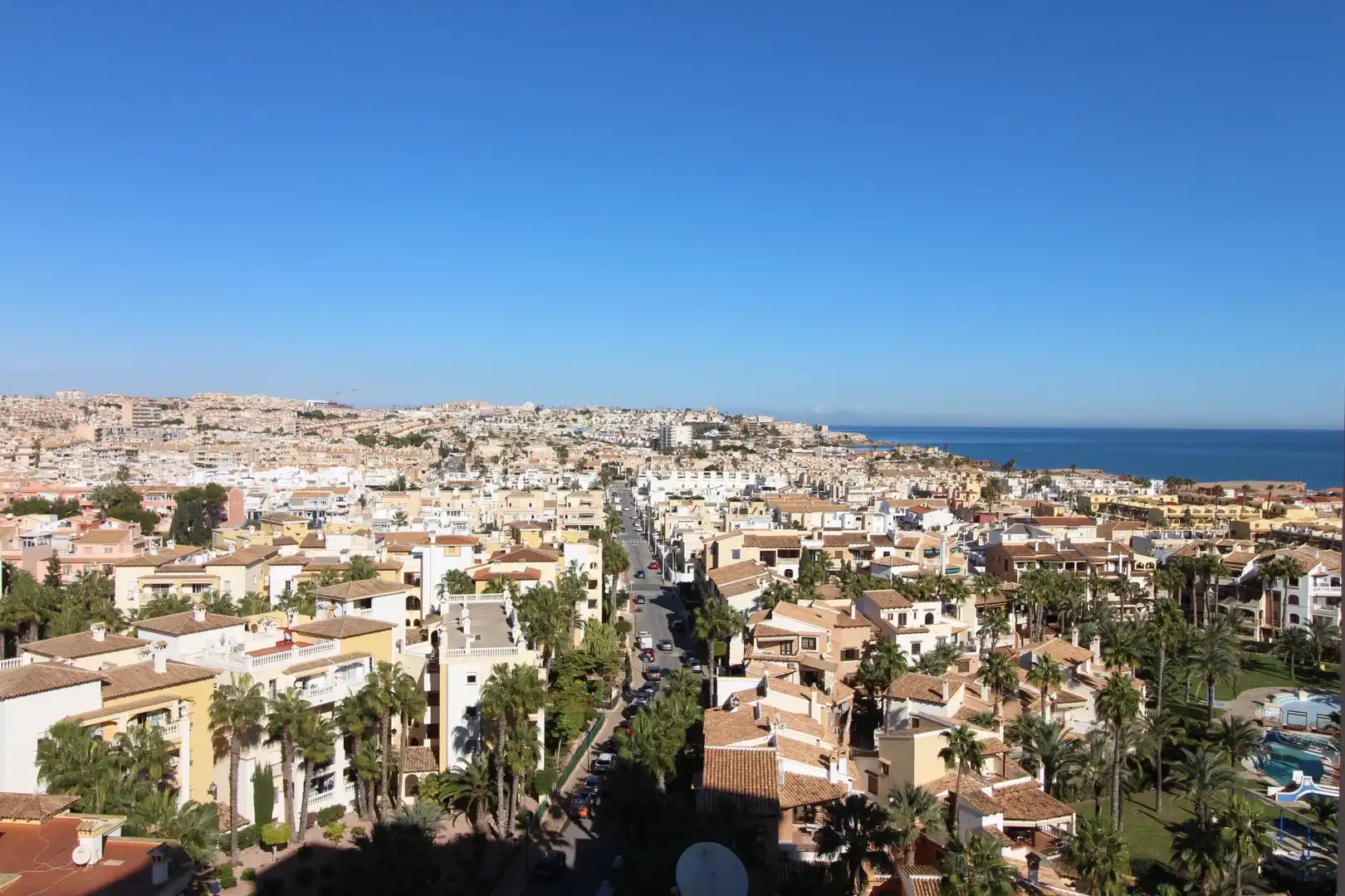 Vista exterior de Apartamento en venta en Torrevieja con Aire acondicionado, Terraza y Amueblado