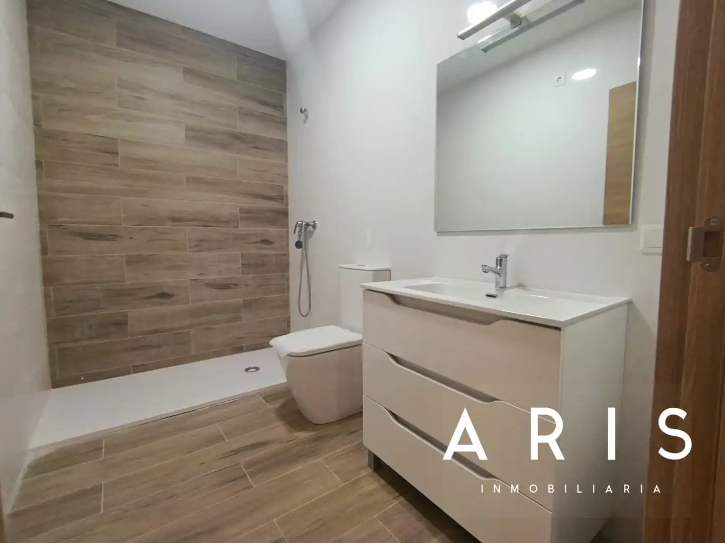 Badezimmer von Geschaftsraum zur Miete in Alhaurín de la Torre mit Klimaanlage