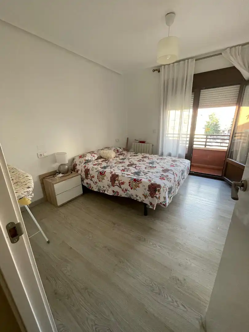 Habitación de Piso en venta en Calahorra con Amueblado
