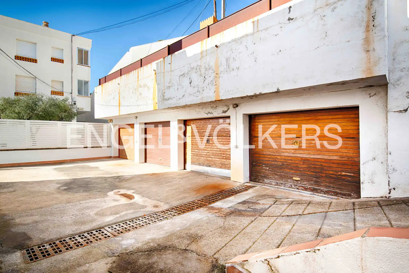 Vista exterior de Casa adosada en venda en Roses amb Moblat, Balcó i Piscina comunitària