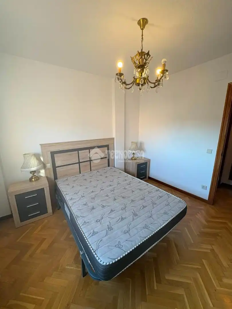 Dormitori de Casa adosada en venda en Valladolid amb Calefacció i Parquet