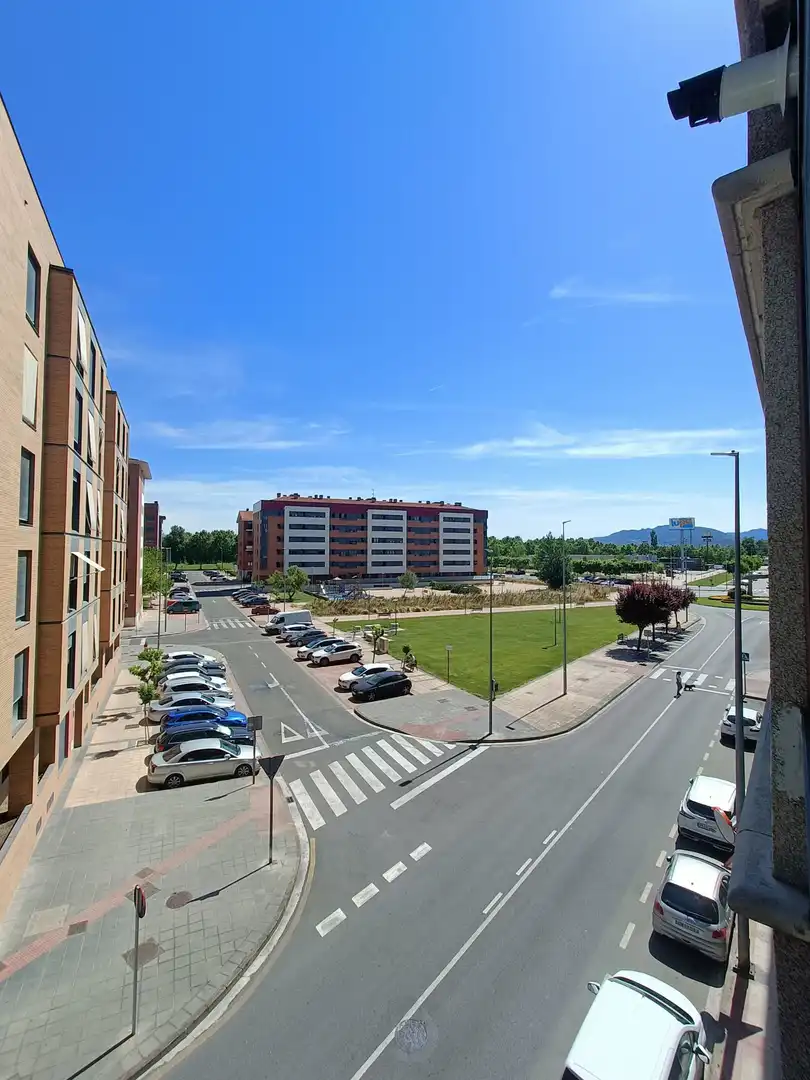 Aparcament de Pis en venda en Miranda de Ebro amb Calefacció, Terrassa i Traster