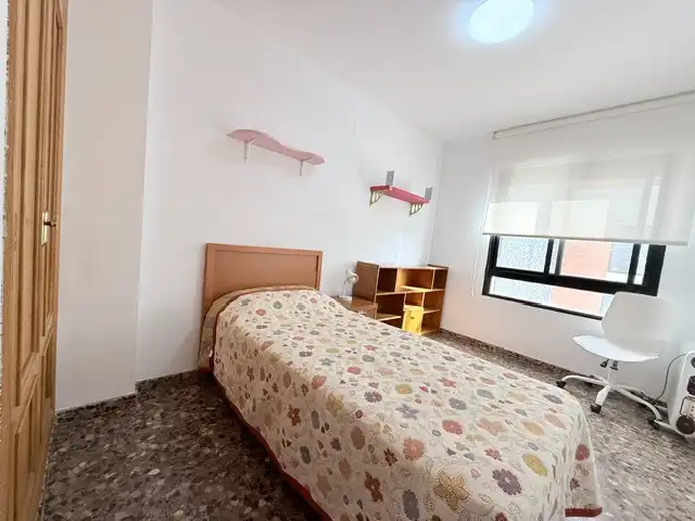 Habitación de Piso en venta en Castellón de la Plana / Castelló de la Plana con Aire acondicionado, Calefacción y Terraza
