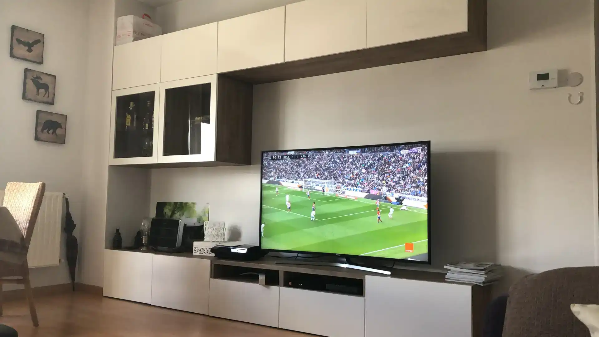 Sala de estar de Piso para compartir en Madrid con Parquet, Piscina y Amueblado