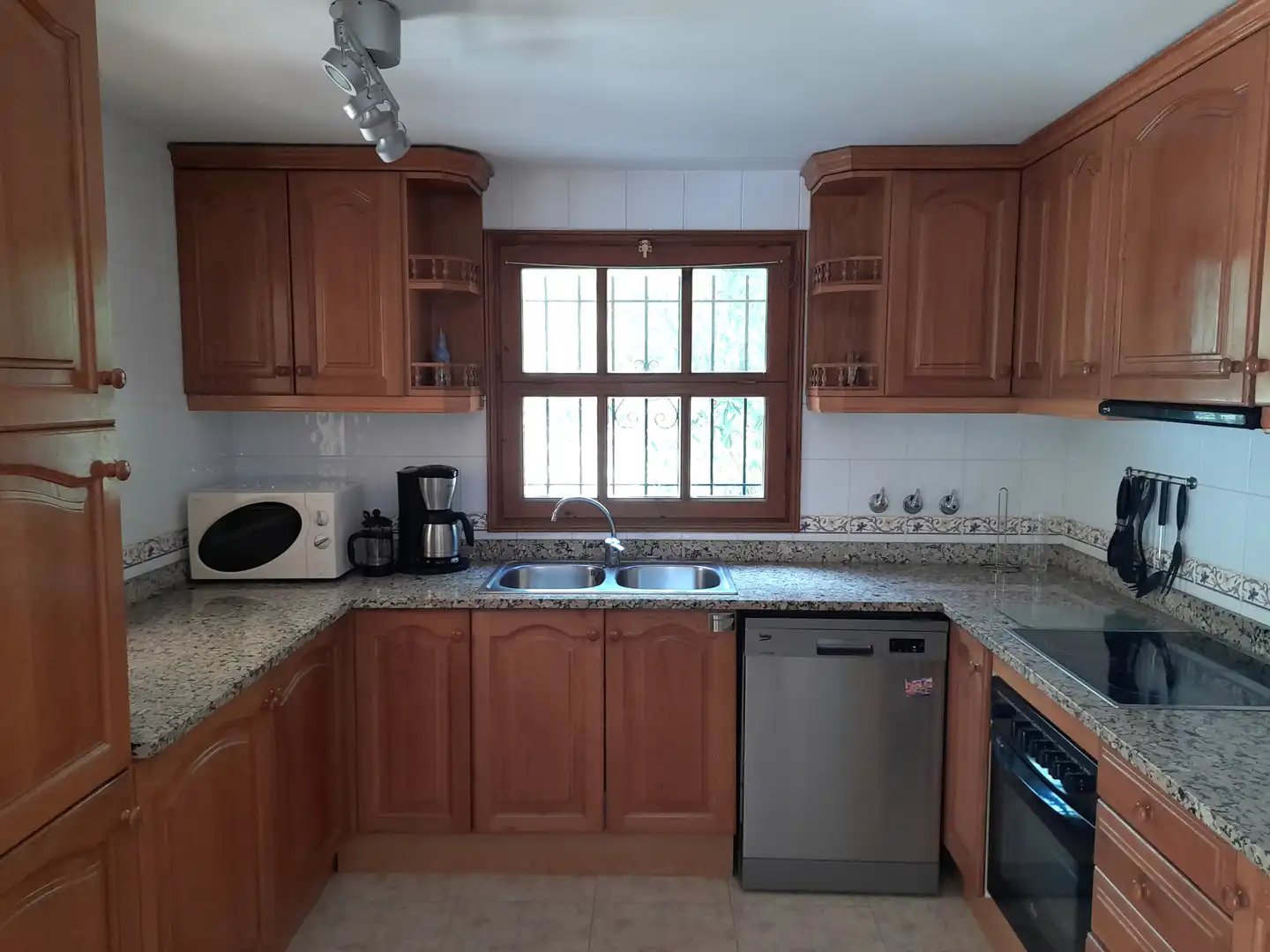 Cocina de Casa o chalet de alquiler en Calonge i Sant Antoni con Aire acondicionado, Calefacción y Jardín privado