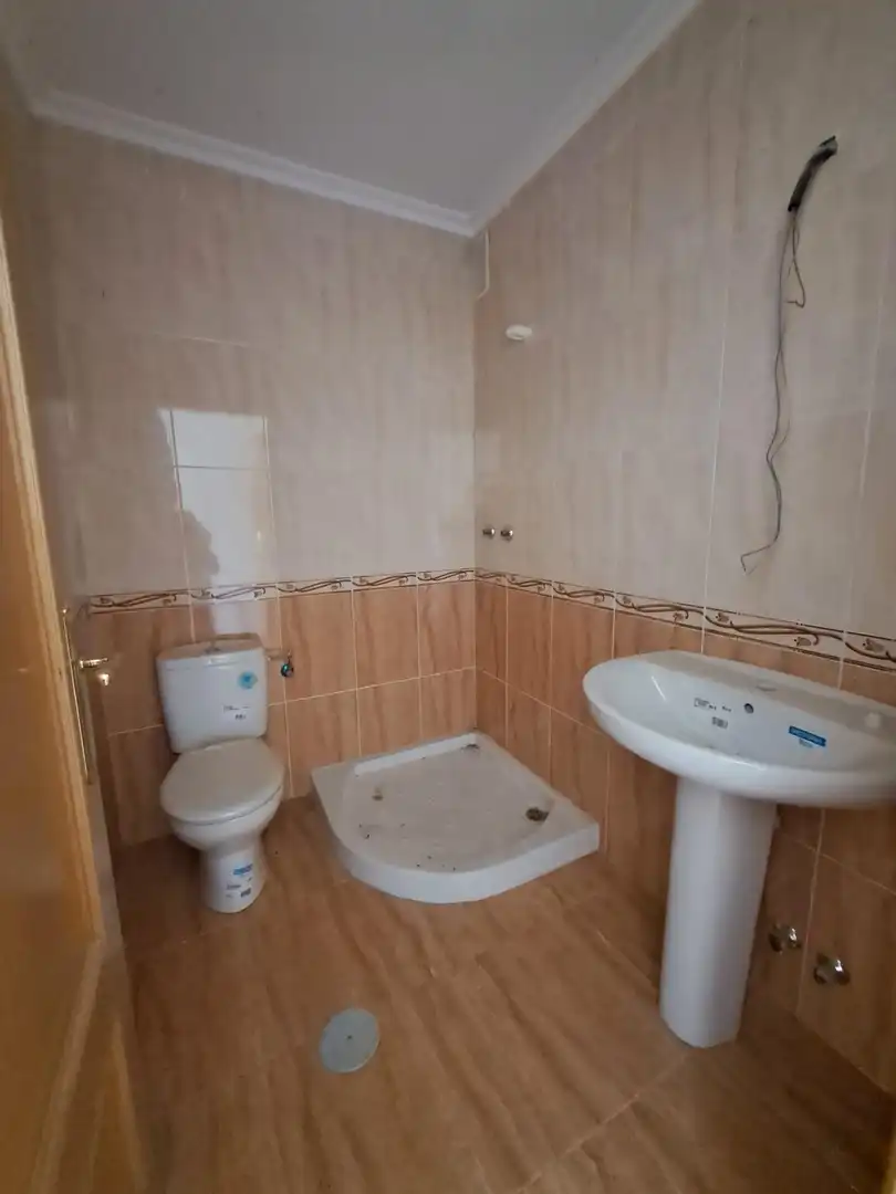 Bany de Casa adosada en venda en Casas de Juan Núñez amb Terrassa i Balcó