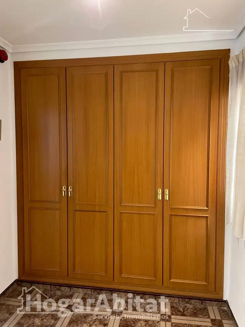 Bedroom of Flat for sale in Valencia  with Air Conditioner, Heating and Terrace