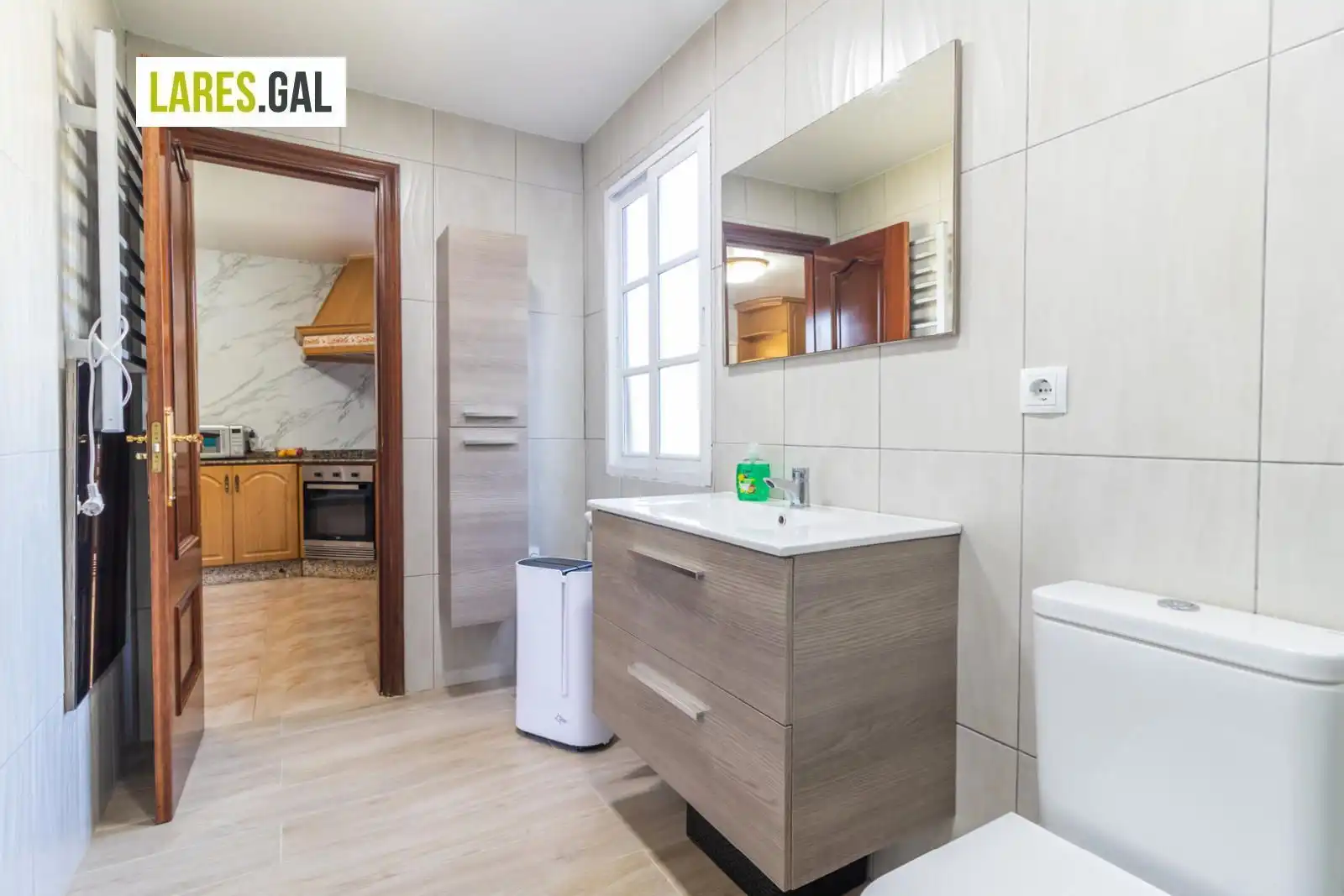 Bany de Casa o xalet en venda en Cangas  amb Calefacció, Terrassa i Traster