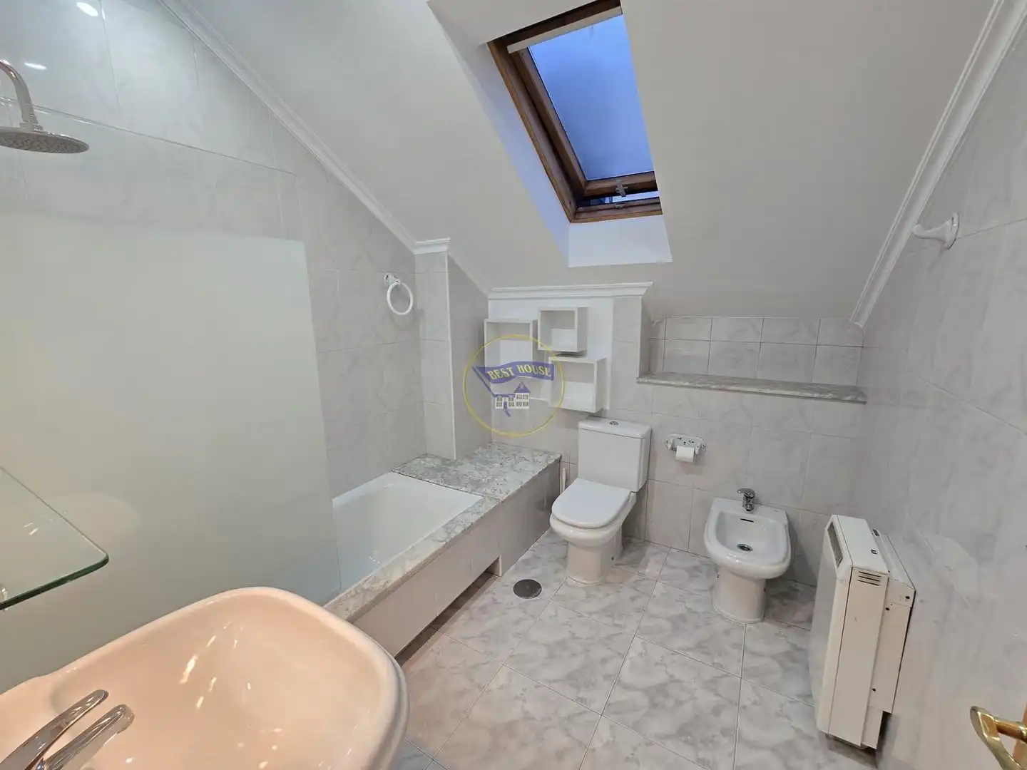 Baño de Ático en venta en Vigo  con Aire acondicionado, Calefacción y Parquet