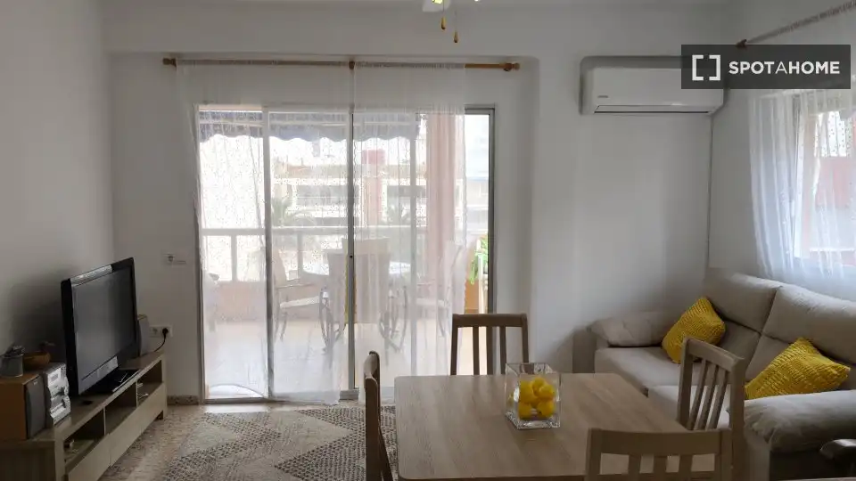 Sala d'estar de Pis de lloguer en Sueca amb Aire condicionat, Calefacció i Moblat