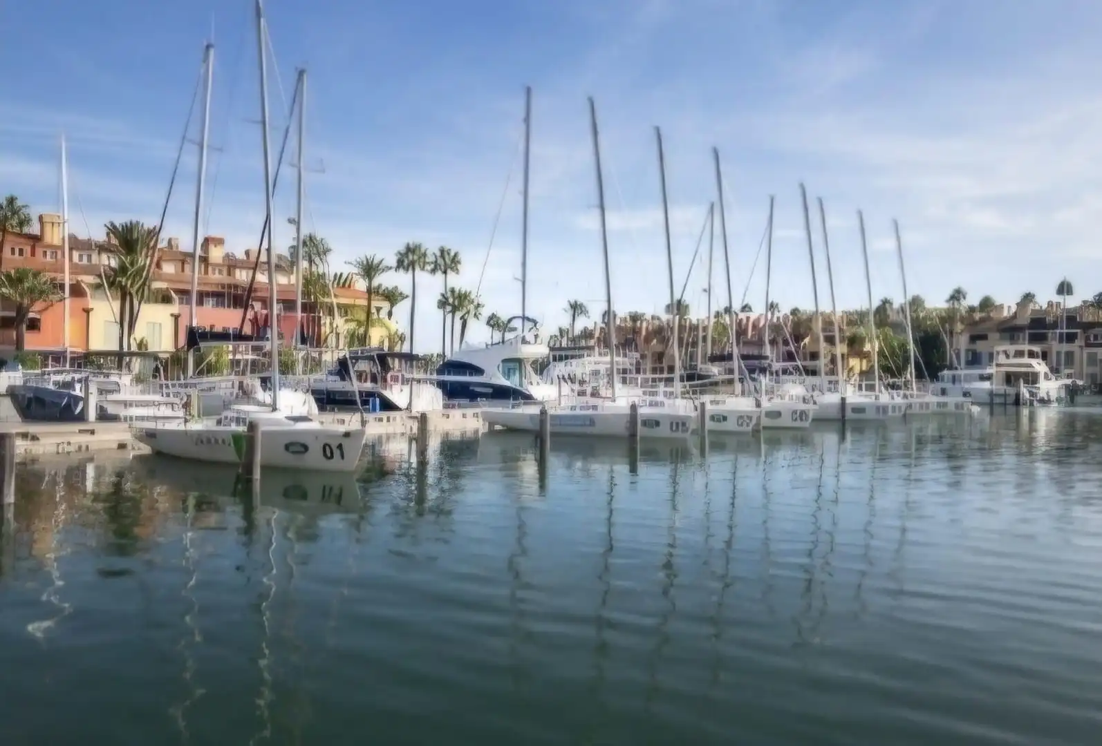 Außenansicht von Wohnungen zur Miete in Sotogrande mit Terrasse