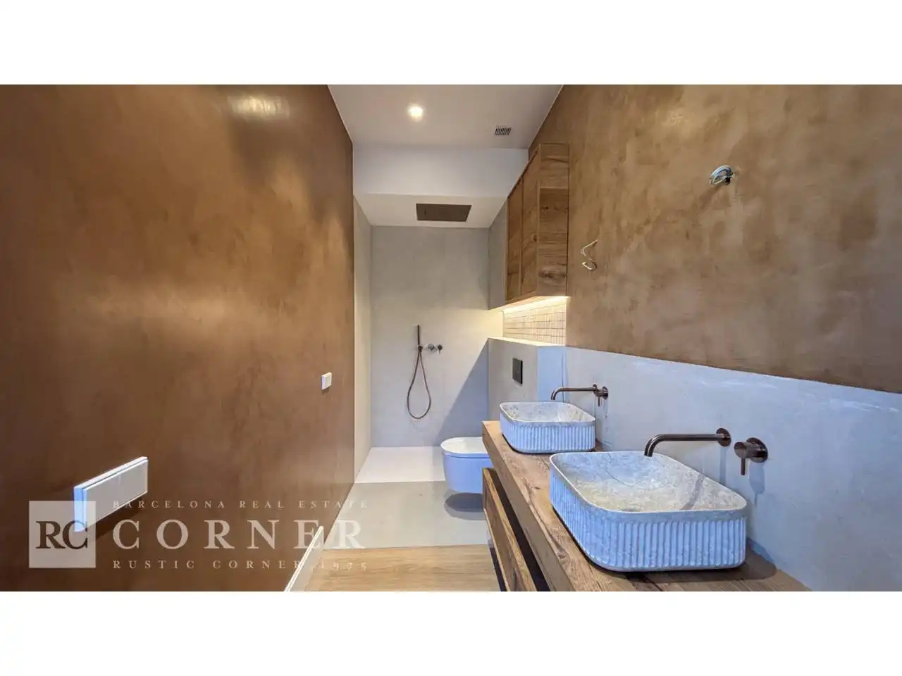 Bathroom of Flat for sale in Barcelona  with Air Conditioner, Parquet flooring and Terrace