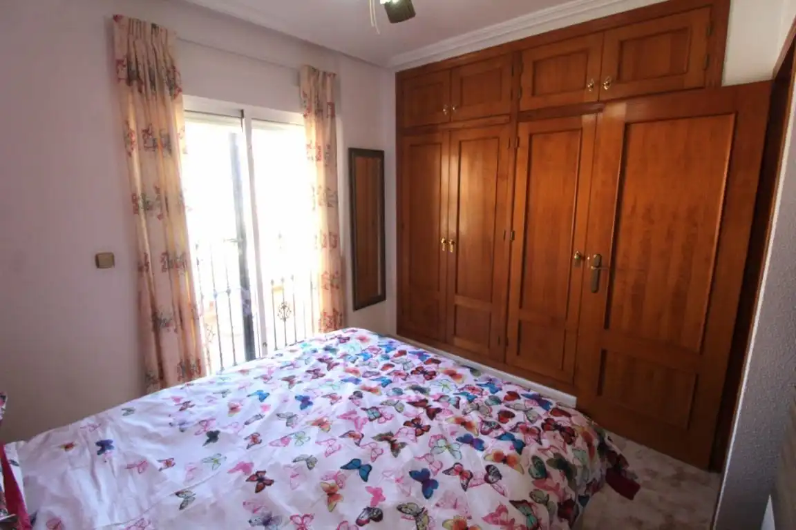 Dormitori de Casa adosada en venda en Orihuela amb Jardí privat, Terrassa i Moblat