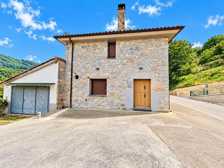 Casa amb terrassa en venda a Candamo, imagen 3