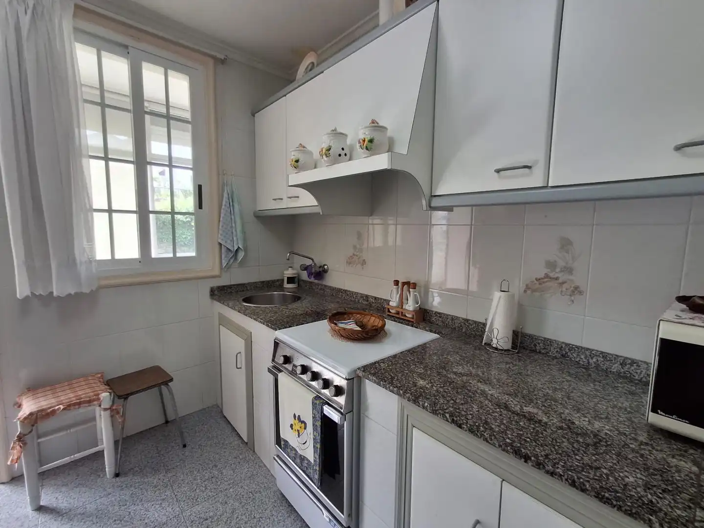 Cuina de Casa o xalet en venda en Ourense Capital  amb Moblat