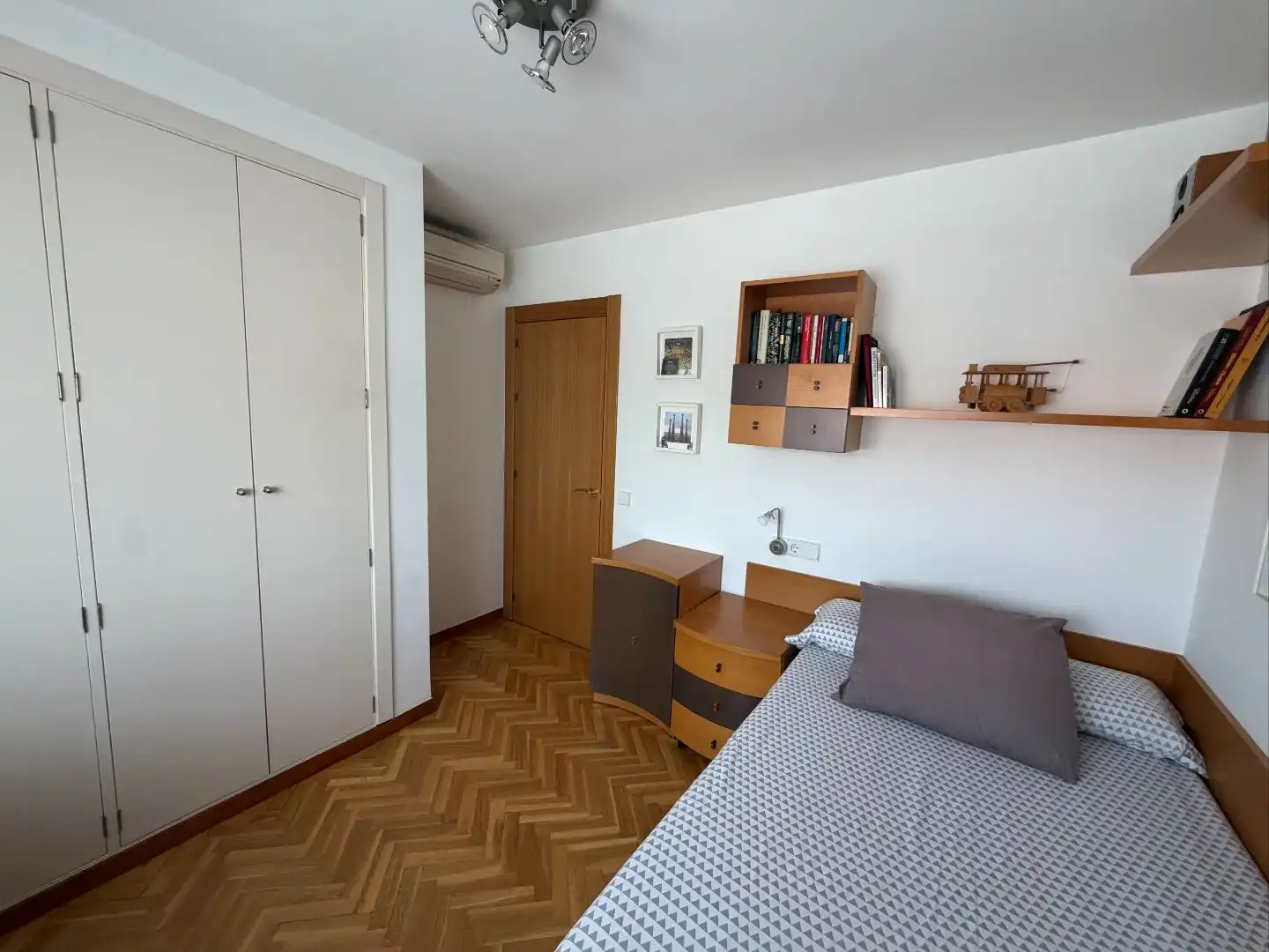 Dormitori de Casa o xalet en venda en Montserrat - Parque Empresarial