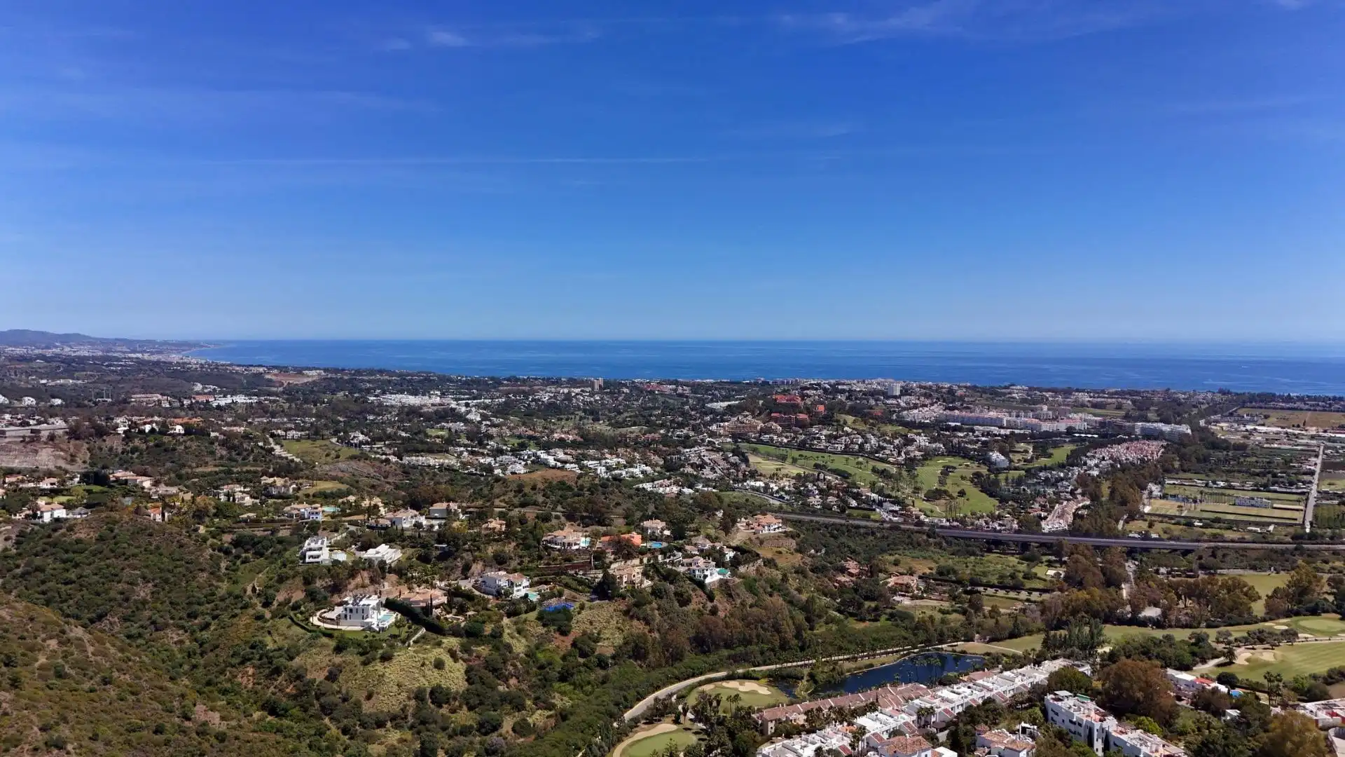 Vista exterior de Planta baixa en venda en Benahavís amb Aire condicionat, Calefacció i Jardí privat