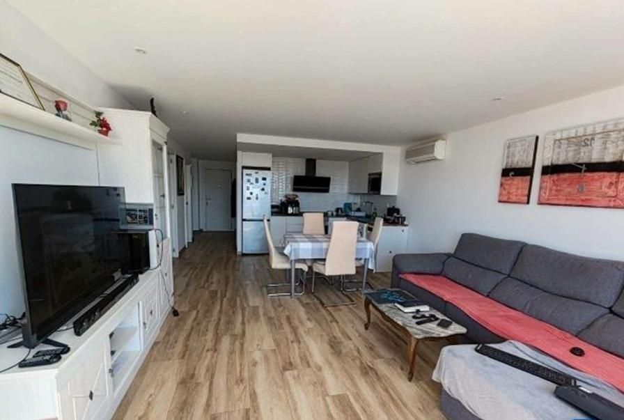 Sala d'estar de Pis de lloguer en Cerdanyola del Vallès amb Aire condicionat, Jardí privat i Parquet