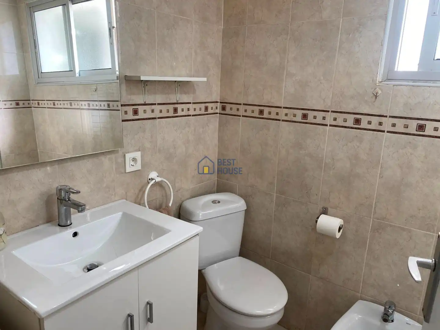Baño de Piso de alquiler en León Capital  con Calefacción y Amueblado
