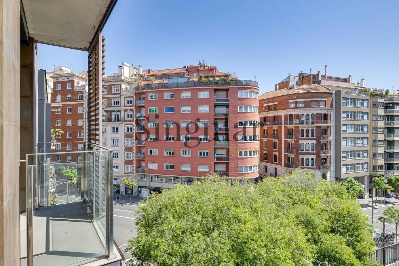 Vista exterior de Àtic en venda en Barcelona amb Aire condicionat, Calefacció i Parquet