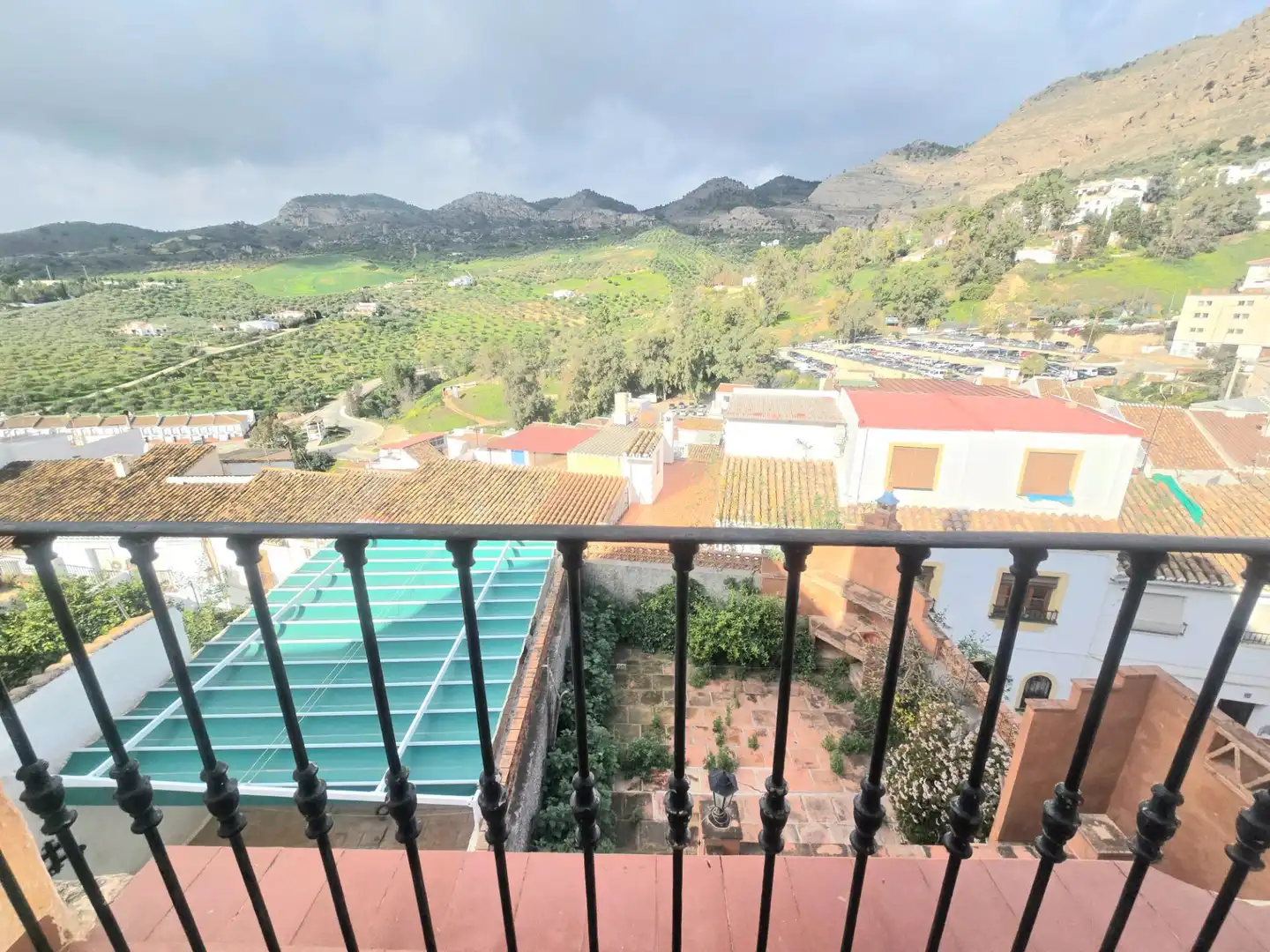 Vista exterior de Casa adosada en venda en Álora amb Aire condicionat, Jardí privat i Terrassa
