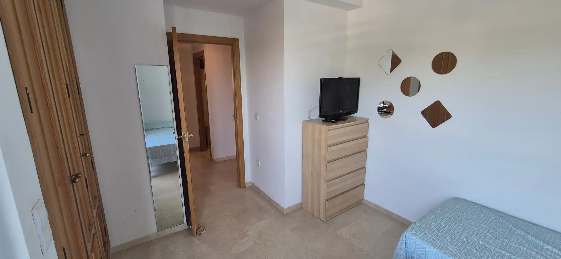 Dormitori de Apartament de lloguer en Gandia amb Aire condicionat, Calefacció i Jardí privat