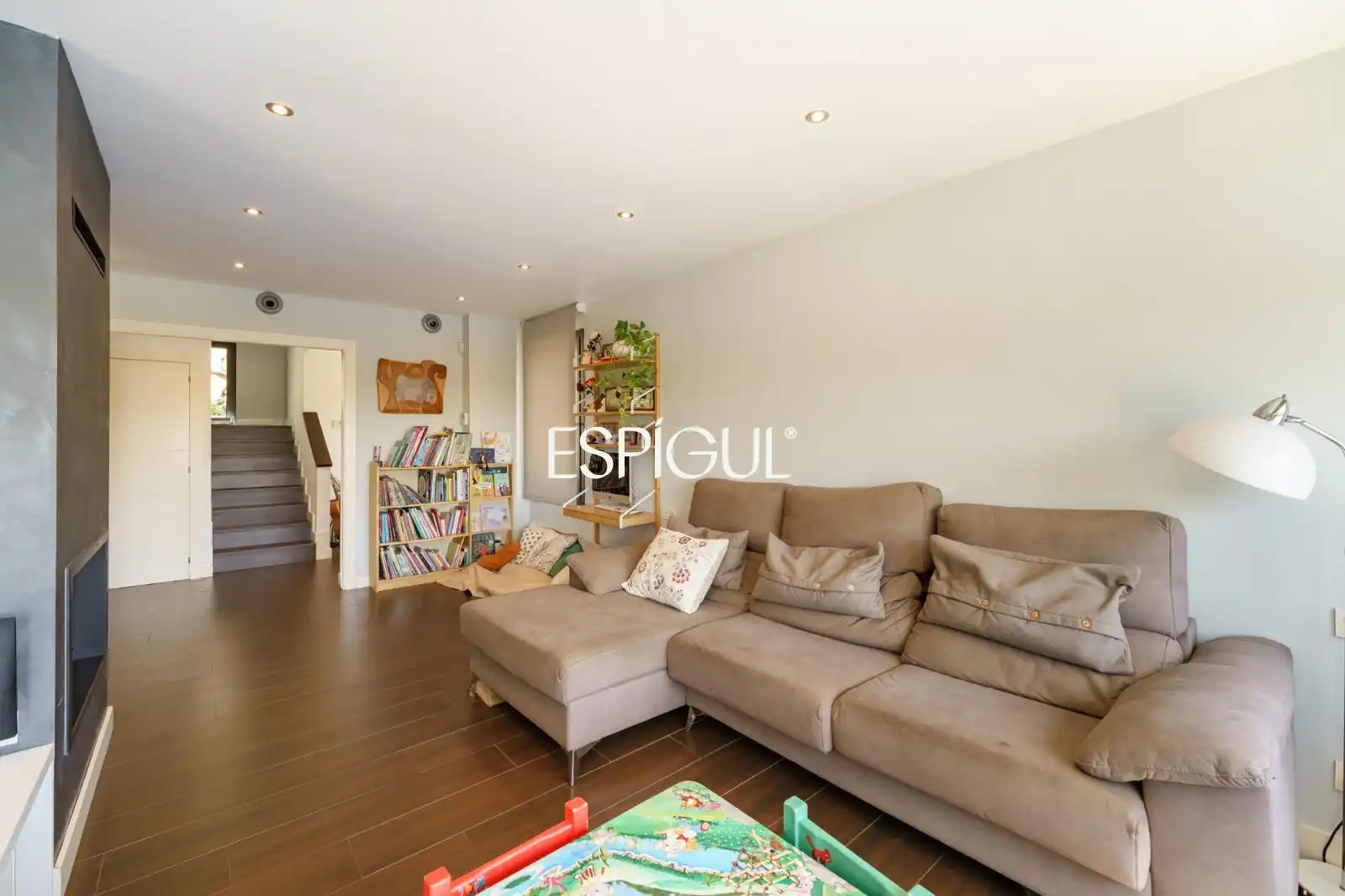 Sala d'estar de Casa o xalet en venda en Alella amb Aire condicionat, Calefacció i Jardí privat