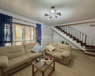Sala d'estar de Casa adosada en venda en Ingenio amb Aire condicionat, Terrassa i Balcó