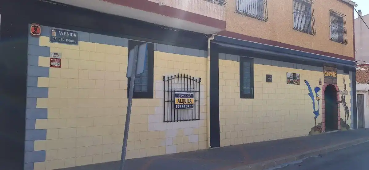 Vista exterior de Local de alquiler en Murcia