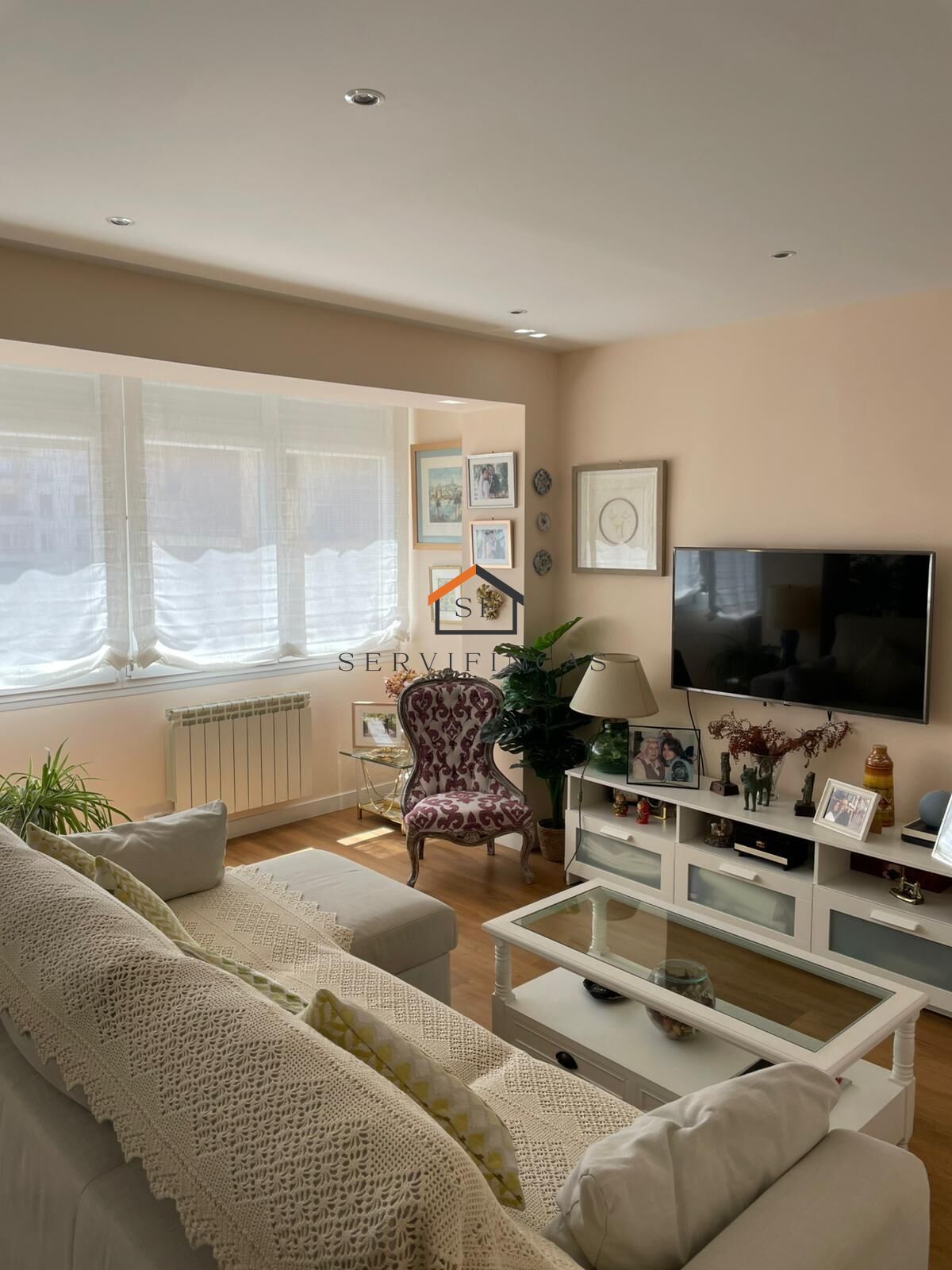 Sala de estar de Piso en venta en  Madrid Capital con Calefacción, Jardín privado y Balcón