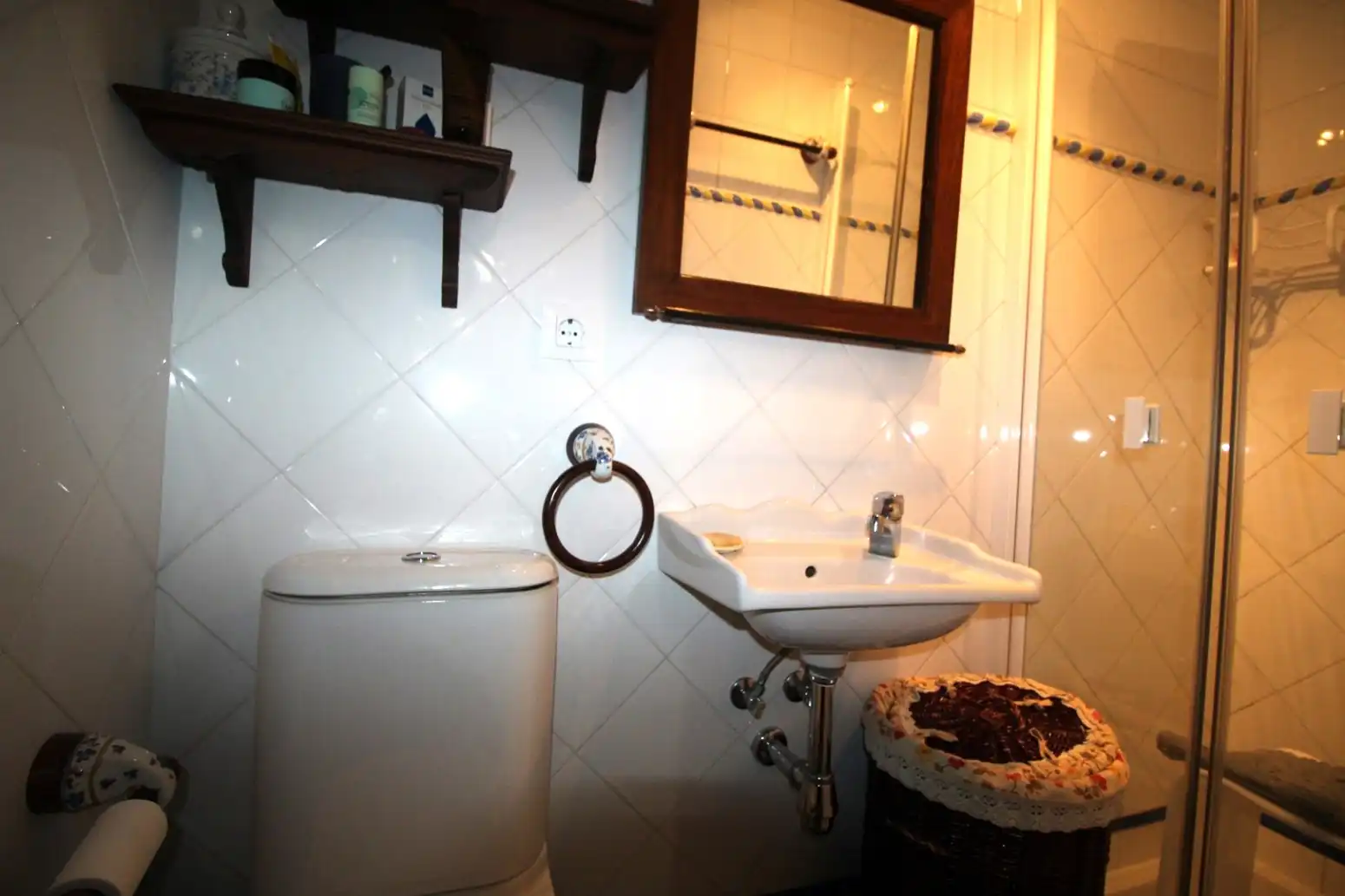 Bathroom of Flat for rent in Gijón   with Heating and Parquet flooring