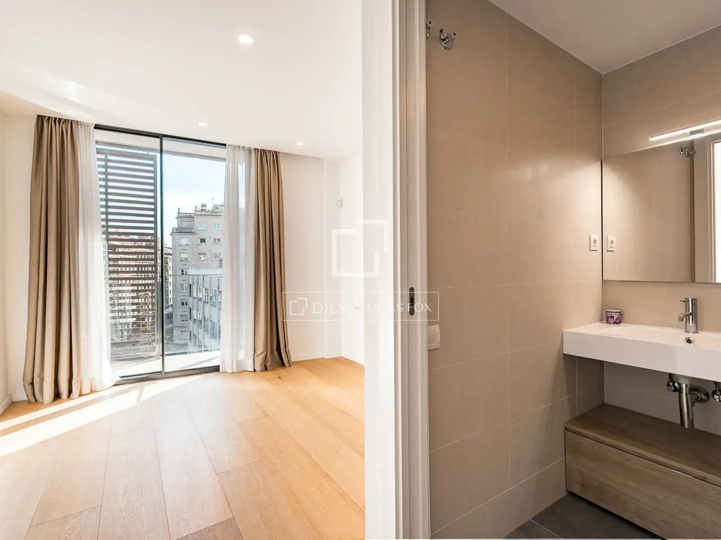 Schlafzimmer von Dachboden zum Verkauf in Barcelona mit Klimaanlage, Heizung und Schwimmbad