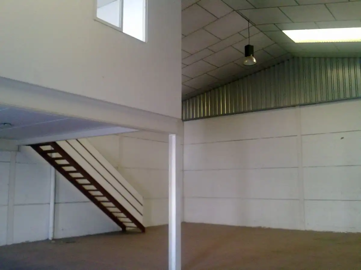 Nave industrielle à vendre à Cerro - Amate