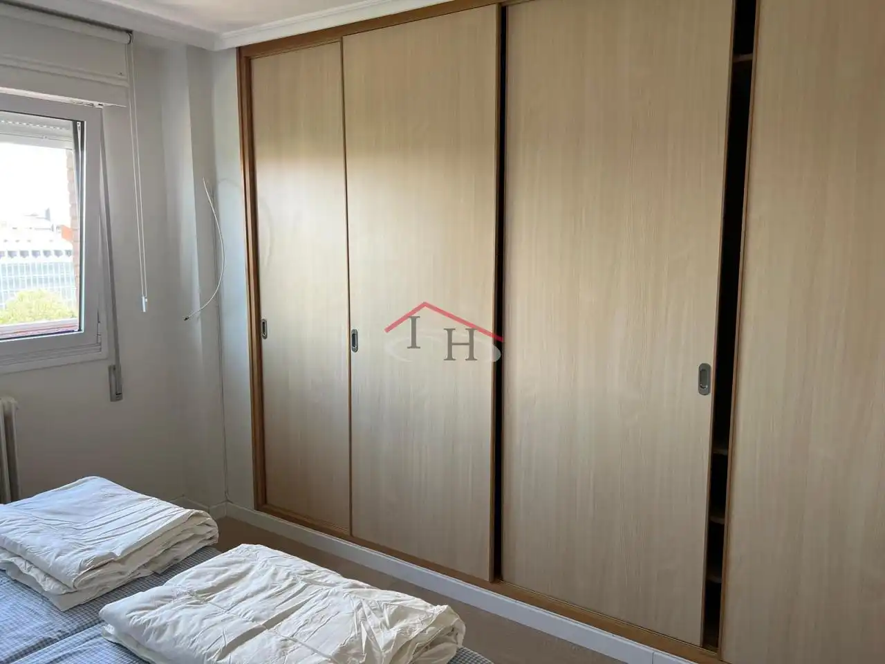 Dormitori de Àtic de lloguer en León Capital  amb Calefacció, Parquet i Terrassa
